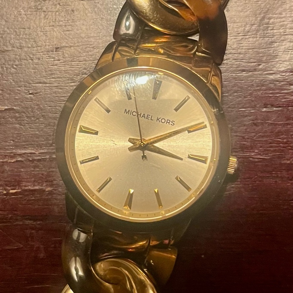 Michael Kors Gold Chain Link Watch - Picture 9 of 10